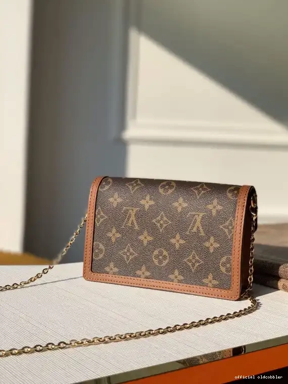 Official oldcobbler VUITTON WALLET CHAIN V LOUIS DAUPHINE 0527